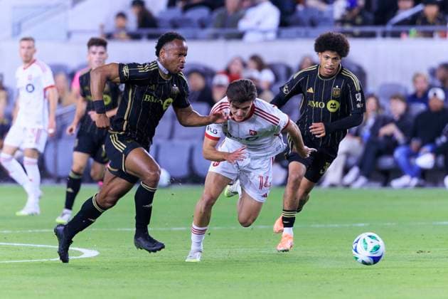 October 8, 2025, Los Angeles, California, USA: Jeremy Ebobisse 17 of the Los Angeles Football Club steals the ball from Alonso Coello 14 of the Toronto FC and scores a goal during their regular season MLS, Fussball Herren, USA game on Wednesday October 8, 2025 at the BMO Stadium in Los Angeles, California. ARIANA RUIZ PI Los Angeles USA - ZUMAp124 20251008_zaa_p124_011 Copyright: xArianaxRuizx