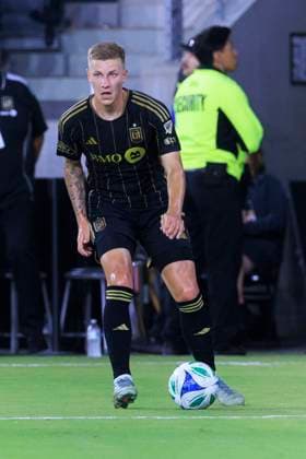 October 8, 2025, Los Angeles, California, USA: Artem Smoliakov 29 of the Los Angeles Football Club during their regular season MLS, Fussball Herren, USA game against the Toronto FC on Wednesday October 8, 2025 at the BMO Stadium in Los Angeles, California. ARIANA RUIZ PI Los Angeles USA - ZUMAp124 20251008_zaa_p124_015 Copyright: xArianaxRuizx