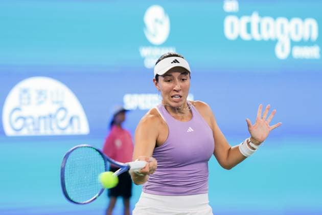 WUHAN, CHINA - OCTOBER 09: Jessica Pegula of United States returns a shot in the Women s Singles Round of 16 match against Ekaterina Alexandrova on day 6 of 2025 Wuhan Open at Optics Valley International Tennis Center on October 9, 2025 in Wuhan, Hubei Province of China.  Copyright: xVCGx 111596103447