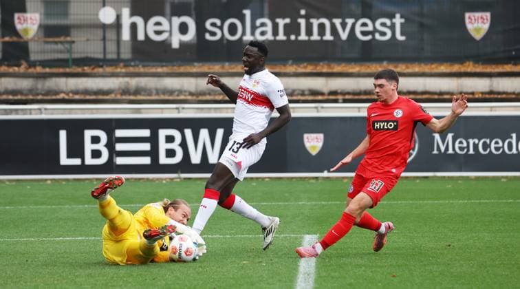 BAU 09 10 2025 Stuttgart Football VfB Stuttgart vs SV Elversberg, f l Tim Boss Elversberg , Silas VfB , Felix Keidel Elversberg