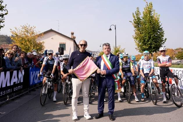 The mayor of Dogliani, Claudio Raviola, at the start of 109th edition of the Gran Piemonte 2025 a 179 km one day race from Dogliani to Acqui Terme on October 9, 2025, Italy.  Copyright: xFabioxFerrari LaPressex
