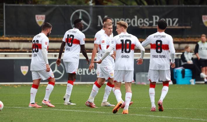 09 10 25 VfB Stuttgart SV Elversberg Germany, Stuttgart, 09 10 2025, Soccer, Bundesliga, Test match, VfB Stuttgart SV Elversberg Maximilian Mittelstädt VfB Stuttgart Cheers Goal Penalty 1 0 Mittelstädt