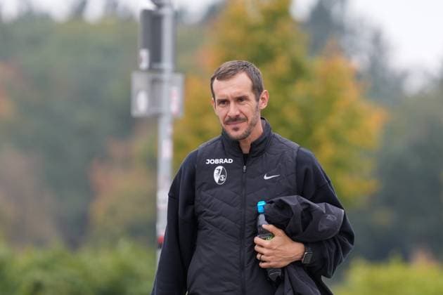 Julian Schuster SC Freiburg, Coach , Football, Test match, SC Freiburg vs Karlsruher SC, 09 10 2025, Test match, Europa Park Stadion, Freiburg, Germany Freiburg Europa Park Stadion Baden Wuerttemberg Germany Copyright: xArnexAmbergx