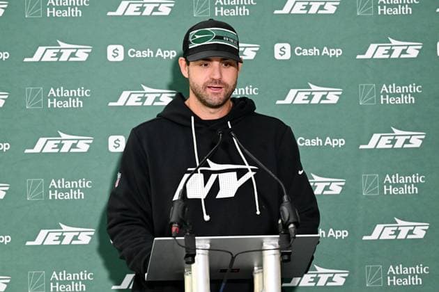 New York Jets 09 10 2025. Training Session New York Jets offensive coordinator Tanner Engstrand during the training session, press conference, PK, Pressekonferenz for New York Jets at the Grove Hotel, Chandler s Cross, United Kingdom on 9 October 2025. Chandler s Cross Grove Hotel Hertfordshire United Kingdom Editorial use only , Copyright: xDennisxGoodwinx PSI-23013-0002