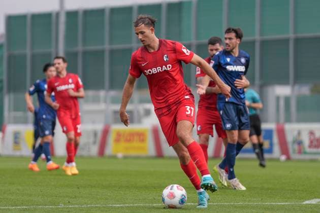 Max Rosenfelder SC Freiburg, 37 on the ball , Soccer, Test match, SC Freiburg vs Karlsruher SC, 09 10 2025, Test match, Europa Park Stadion, Freiburg, Germany Freiburg Europa Park Stadion Baden Wuerttemberg Germany Copyright: xArnexAmbergx