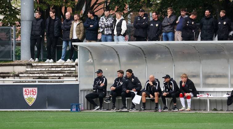 BAU 09 10 2025 Stuttgart Soccer VfB Stuttgart vs SV Elversberg, Coach Sebastian Hoeneß VfB, on the bench