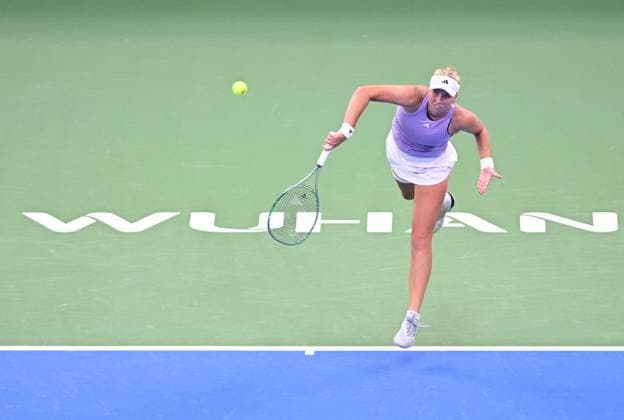 (251009) -- WUHAN, Oct. 9, 2025 -- Clara Tauson serves during the women s singles round of 16 match between Jasmine Paolini of Italy and Clara Tauson of Denmark at the 2025 Wuhan Open tennis tournament in Wuhan, central China s Hubei Province, Oct. 9, 2025. ) (SP)CHINA-WUHAN-TENNIS-WUHAN OPEN-WOMEN S SINGLES (CN) ChengxMin 