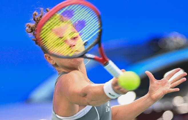 (251009) -- WUHAN, Oct. 9, 2025 -- Jasmine Paolini hits a return during the women s singles round of 16 match between Jasmine Paolini of Italy and Clara Tauson of Denmark at the 2025 Wuhan Open tennis tournament in Wuhan, central China s Hubei Province, Oct. 9, 2025. ) (SP)CHINA-WUHAN-TENNIS-WUHAN OPEN-WOMEN S SINGLES (CN) ChengxMin 