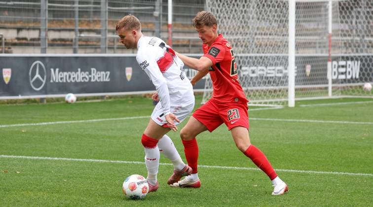BAU 09 10 2025 Stuttgart Football VfB Stuttgart vs SV Elversberg, f l Maximilian Mittelstädt VfB , Carlo Sickinger Elversberg