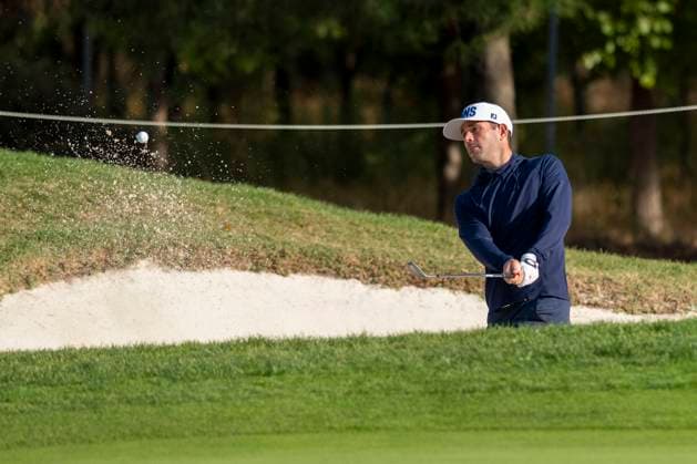 October 9, 2025, Madrid, Madrid, Spain: CALLUM TARREN, bunker shot on hole 1 during the matchday of the Open de EspaoÂ±a presented by Madrid, held at the Club de Campo Villa de Madrid on October 9, 2025, in Madrid, Spain. Madrid Spain - ZUMAc312 20251009_zsp_c312_097 Copyright: xOscarxManuelxSanchezx