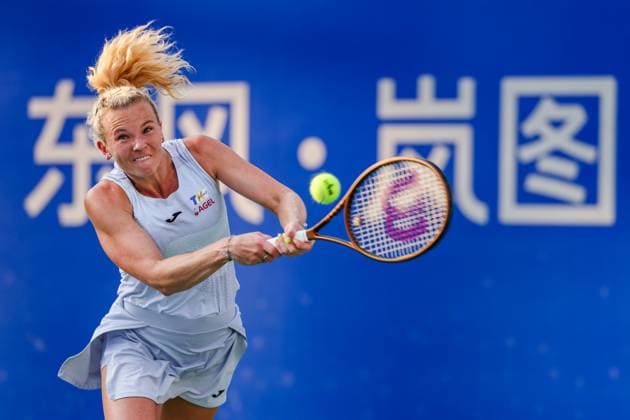 WUHAN, CHINA - OCTOBER 09: Katerina Siniakova of Czech Republic returns a shot in the Women s Singles Round of 16 match against Iva Jovic of United States on day 6 of 2025 Wuhan Open at Optics Valley International Tennis Center on October 9, 2025 in Wuhan, Hubei Province of China.  Copyright: xVCGx 111596142042