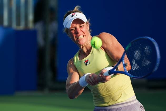 WUHAN, CHINA - OCTOBER 09: Laura Siegemund of Germany returns a shot in the Women s Singles Round of 16 match against Magdalena Frech of Poland on day 6 of 2025 Wuhan Open at Optics Valley International Tennis Center on October 9, 2025 in Wuhan, Hubei Province of China.  Copyright: xVCGx 111596144633