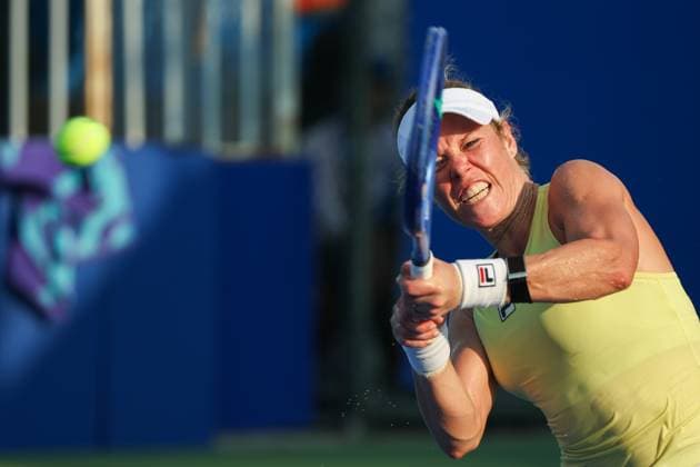 WUHAN, CHINA - OCTOBER 09: Laura Siegemund of Germany returns a shot in the Women s Singles Round of 16 match against Magdalena Frech of Poland on day 6 of 2025 Wuhan Open at Optics Valley International Tennis Center on October 9, 2025 in Wuhan, Hubei Province of China.  Copyright: xVCGx 111596144634