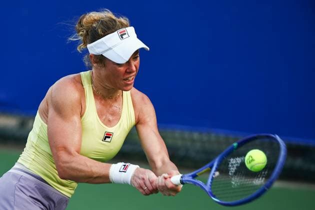 WUHAN, CHINA - OCTOBER 09: Laura Siegemund of Germany returns a shot in the Women s Singles Round of 16 match against Magdalena Frech of Poland on day 6 of 2025 Wuhan Open at Optics Valley International Tennis Center on October 9, 2025 in Wuhan, Hubei Province of China.  Copyright: xVCGx 111596144670
