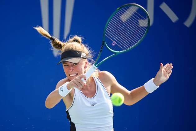 WUHAN, CHINA - OCTOBER 09: Magdalena Frech of Poland returns a shot in the Women s Singles Round of 16 match against Laura Siegemund of Germany on day 6 of 2025 Wuhan Open at Optics Valley International Tennis Center on October 9, 2025 in Wuhan, Hubei Province of China.  Copyright: xVCGx 111596144678