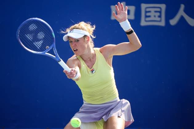 WUHAN, CHINA - OCTOBER 09: Laura Siegemund of Germany returns a shot in the Women s Singles Round of 16 match against Magdalena Frech of Poland on day 6 of 2025 Wuhan Open at Optics Valley International Tennis Center on October 9, 2025 in Wuhan, Hubei Province of China.  Copyright: xVCGx 111596144680