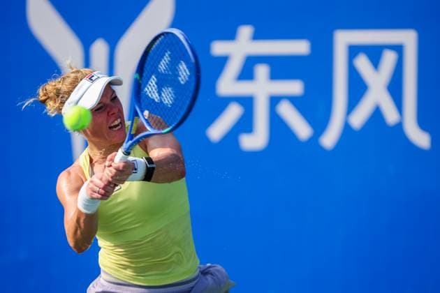 WUHAN, CHINA - OCTOBER 09: Laura Siegemund of Germany returns a shot in the Women s Singles Round of 16 match against Magdalena Frech of Poland on day 6 of 2025 Wuhan Open at Optics Valley International Tennis Center on October 9, 2025 in Wuhan, Hubei Province of China.  Copyright: xVCGx 111596144688