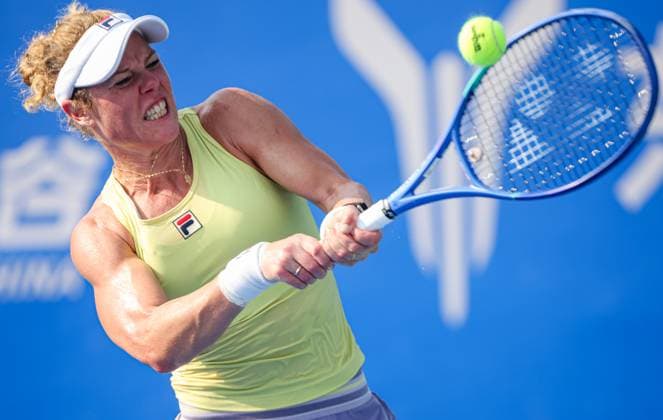 WUHAN, CHINA - OCTOBER 09: Laura Siegemund of Germany returns a shot in the Women s Singles Round of 16 match against Magdalena Frech of Poland on day 6 of 2025 Wuhan Open at Optics Valley International Tennis Center on October 9, 2025 in Wuhan, Hubei Province of China.  Copyright: xVCGx 111596144693