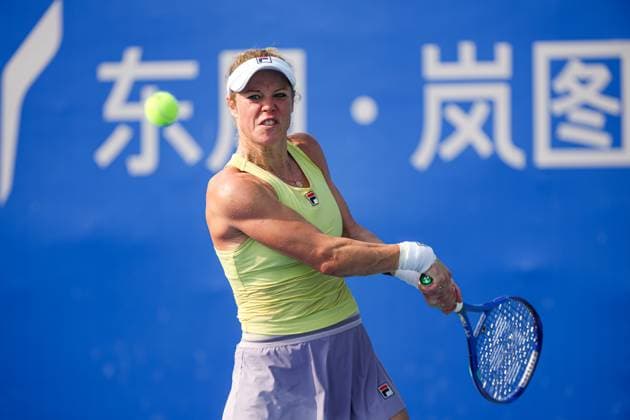 WUHAN, CHINA - OCTOBER 09: Laura Siegemund of Germany returns a shot in the Women s Singles Round of 16 match against Magdalena Frech of Poland on day 6 of 2025 Wuhan Open at Optics Valley International Tennis Center on October 9, 2025 in Wuhan, Hubei Province of China.  Copyright: xVCGx 111596144695