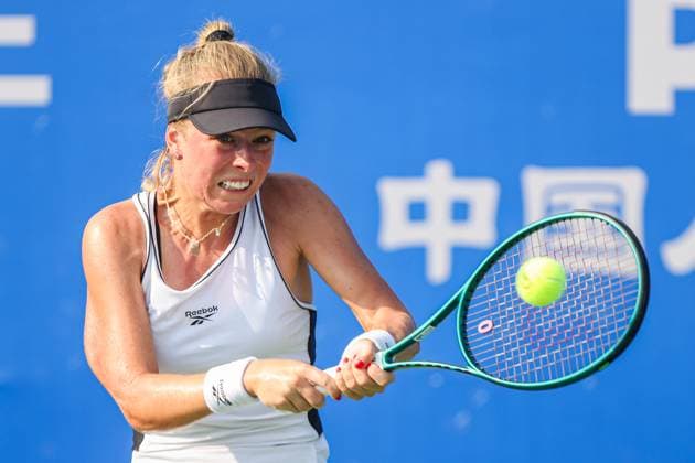 WUHAN, CHINA - OCTOBER 09: Magdalena Frech of Poland returns a shot in the Women s Singles Round of 16 match against Laura Siegemund of Germany on day 6 of 2025 Wuhan Open at Optics Valley International Tennis Center on October 9, 2025 in Wuhan, Hubei Province of China.  Copyright: xVCGx 111596144699