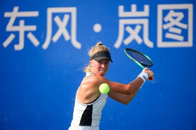 WUHAN, CHINA - OCTOBER 09: Magdalena Frech of Poland returns a shot in the Women s Singles Round of 16 match against Laura Siegemund of Germany on day 6 of 2025 Wuhan Open at Optics Valley International Tennis Center on October 9, 2025 in Wuhan, Hubei Province of China.  Copyright: xVCGx 111596144705