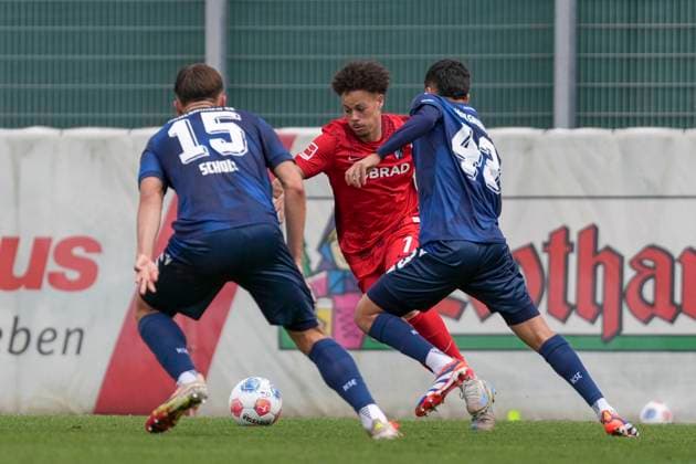 Derry Scherhant SC Freiburg, 07 on the ball , Football, Test match, SC Freiburg vs Karlsruher SC, 09 10 2025, Test match, Europa Park Stadion, Freiburg, Germany Freiburg Europa Park Stadion Baden Wuerttemberg Germany Copyright: xArnexAmbergx