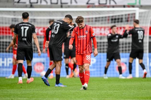 Heidenheim, Deutschland, 09.10.25: Yannik Wagner (1. FC Heidenheim 1846) enttaeusscht waehrend des Freundschaftsspiel zwischen dem 1.FC Heidenheim vs SpVgg Greuther Fürth im Voith Arena am 09. Oktober 2025 in Heidenheim, Deutschland. (Foto von Harry Langer DeFodi Images) Voth Arena, Germany, 09.10.25: Yannik Wagner (1. FC Heidenheim 1846) looks dejected during the Friendly match between 1.FC Heidenheim vs SpVgg Greuther Fürth at Heidenheim on October 9, 2025 in Voth Arena, Germany. (Photo by Harry Langer DeFodi Images) DFB DFL REGULATIONS PROHIBIT ANY USE OF PHOTOGRAPHS AS IMAGE SEQUENCES AND OR QUASI-VIDEO. (Photo by Harry Langer DeFodi Images) DFB DFL REGULATIONS PROHIBIT ANY USE OF PHOTOGRAPHS AS IMAGE SEQUENCES AND OR QUASI-VIDEO. Heidenheim, Germany, 09 10 25 Yannik Wagner 1 FC Heidenheim 1846 dejected during the Friendly match between 1 FC Heidenheim vs SpVgg Greuther Fürth at Voith Arena on October 09, 2025 in Heidenheim, Germany Photo by Harry Langer DeFodi Images Voth Arena, Germany, 09 10 25 Yannik Wagner 1 FC Heidenheim 1846 looks dejected during the Friendly match between 1 FC Heidenheim vs SpVgg Greuther Fürth at Heidenheim on October 9, 2025 in Voth Arena, Germany Photo by Harry Langer DeFodi Images DFB DFL REGULATIONS PROHIBIT ANY USE OF PHOTOGRAPHS AS IMAGE SEQUENCES AND OR QUASI VIDEO Photo by Harry Langer DeFodi Images DFB DFL REGULATIONS PROHIBIT ANY USE OF PHOTOGRAPHS AS IMAGE SEQUENCES AND OR QUASI VIDEO