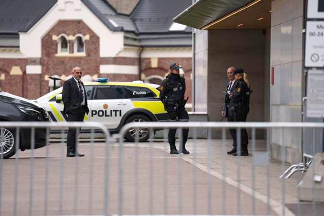Football, World Cup qualifier, Norway - Israel, Security precautions outside hotel in Oslo