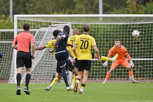 Ibrahim Sissoko VfL Bochum , mi , scores the goal with this shot to 3 1 09 10 2025, Soccer 2 Bundesliga, Season 2025 2026, Test match, VfL Bochum Alemannia Aachen Bochum North Rhine-Westphalia Germany Team2