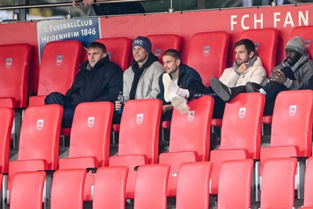 Heidenheim, Deutschland, 09.10.25: Mikkel Kaufmann (1. FC Heidenheim 1846), Adrian Beck (1. FC Heidenheim 1846), Leonardo Scienza, Marvin Pieringer (1. FC Heidenheim 1846) und Sirlord Conteh (1. FC Heidenheim 1846) Schaut waehrend des Freundschaftsspiel zwischen dem 1.FC Heidenheim vs SpVgg Greuther Fürth im Voith Arena am 09. Oktober 2025 in Heidenheim, Deutschland. (Foto von Harry Langer DeFodi Images) Voth Arena, Germany, 09.10.25: Mikkel Kaufmann (1. FC Heidenheim 1846), Adrian Beck (1. FC Heidenheim 1846), Leonardo Scienza, Marvin Pieringer (1. FC Heidenheim 1846) und Sirlord Conteh (1. FC Heidenheim 1846) Looks on during the Friendly match between 1.FC Heidenheim vs SpVgg Greuther Fürth at Heidenheim on October 9, 2025 in Voth Arena, Germany. (Photo by Harry Langer DeFodi Images) DFB DFL REGULATIONS PROHIBIT ANY USE OF PHOTOGRAPHS AS IMAGE SEQUENCES AND OR QUASI-VIDEO. (Photo by Harry Langer DeFodi Images) DFB DFL REGULATIONS PROHIBIT ANY USE OF PHOTOGRAPHS AS IMAGE SEQUENCES AND OR QUASI-VIDEO. Heidenheim, Germany, 09 10 25 Mikkel Kaufmann 1 FC Heidenheim 1846 , Adrian Beck 1 FC Heidenheim 1846 , Leonardo Scienza, Marvin Pieringer 1 FC Heidenheim 1846 and Sirlord Conteh 1 FC Heidenheim 1846 looks on during the friendly match between 1 FC Heidenheim vs SpVgg Greuther Fürth at Voith Arena on October 09, 2025 in Heidenheim, Germany Photo by Harry Langer DeFodi Images Voth Arena, Germany, 09 10 25 Mikkel Kaufmann 1 FC Heidenheim 1846 , Adrian Beck 1 FC Heidenheim 1846 , Leonardo Scienza, Marvin Pieringer 1 FC Heidenheim 1846 and Sirlord Conteh 1 FC Heidenheim 1846 Looks on during the Friendly match between 1 FC Heidenheim vs SpVgg Greuther Fürth at Heidenheim on October 9, 2025 in Voth Arena, Germany Photo by Harry Langer DeFodi Images DFB DFL REGULATIONS PROHIBIT ANY USE OF PHOTOGRAPHS AS IMAGE SEQUENCES AND OR QUASI VIDEO Photo by Harry Langer DeFodi Images DFB DFL REGULATIONS PROHIBIT ANY USE OF PHOTOGRAPHS AS IMAGE SEQUENCES AND OR QUASI VIDEO