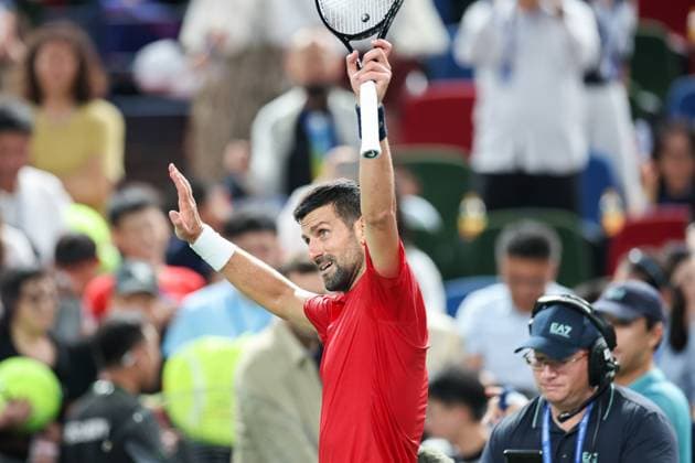 (251009) -- SHANGHAI, Oct. 9, 2025 -- Novak Djokovic waves to spectators after the men s singles quarterfinal between Novak Djokovic of Serbia and Zizou Bergs of Belgium at the ATP, Tennis Herren World Tour Shanghai Masters tennis tournament in Shanghai, east China, Oct. 9, 2025. ) (SP)CHINA-SHANGHAI-TENNIS-ATP TOUR-SHANGHAI MASTERS-MEN S SINGLES (CN) DingxTing 