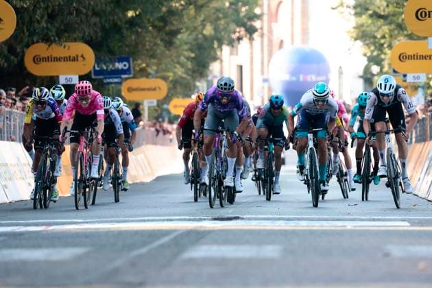 Gran Piemonte 2025 Gran Piemonte 2025 - Dogliani - Acqui Terme 179 km - 09 10 2025 - Michael Matthews (AUS - Team Jayco AlUla) - Edoardo Zambanini (ITA - Bahrain - Victorious) - Fabio Christen (SUI Q36.5 Pro Cycling Team) - photo Roberto Bettini SprintCyclingAgency 2025 Acqui Terme Italy  Copyright: xRobertoxBettinix xSprintcyclingagencyx