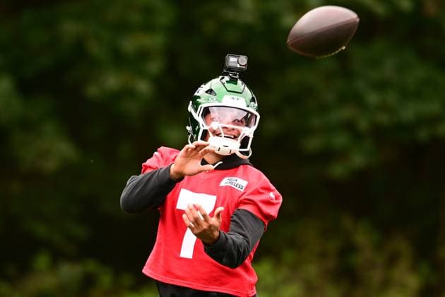 New York Jets 09 10 2025. Training Session New York Jets Quarterback Justin Fields (7) during the training session, press conference, PK, Pressekonferenz for New York Jets at the Grove Hotel, Chandler s Cross, United Kingdom on 9 October 2025. Chandler s Cross Grove Hotel Hertfordshire United Kingdom Editorial use only , Copyright: xDennisxGoodwinx PSI-23013-0045