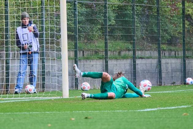 09 10 2025, Football, Men, Test match, Friendly match, Season 2025 2026, Holstein Kiel Aarhus GF Goalkeeper Leopold Wahlsted Aarhus Kiel Holstein Stadion, Projensdorf, T Schleswig Holstein Germany