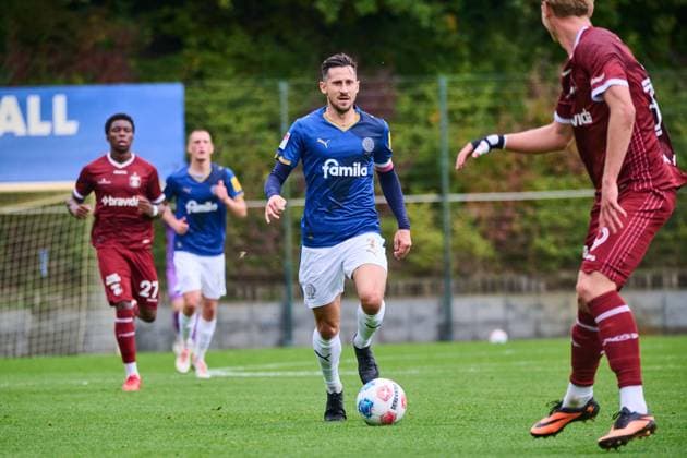 09 10 2025, Football, Men, Test match, Friendly match, Season 2025 2026, Holstein Kiel Aarhus GF Captain Steven Skrzybski Kiel Holstein Stadion, Projensdorf, T Schleswig Holstein Germany