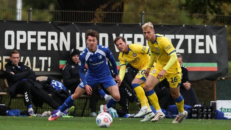 Noah Pesch 1 FC Magdeburg,10 vs Lino Tempelmann Eintracht Braunschweig,20 and Louis Breunig Eintracht Braunschweig,16 2 Soccer Bundesliga Season 2025 2026 Test match 1 FC Magdeburg vs Eintracht Braunschweig on the training ground at the Avnet Arena Action,Soccer,Man,Men,Germany,09 10 2025