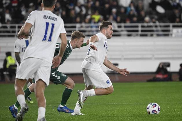 19 Benjamin Källman of Finland and 13 Justas Lasickas of Lithuania fights for the ball during the 2026 FIFA World Cup, WM, Weltmeisterschaft, Fussball qualification UEFA Group G football match Finland vs Lithuania in Helsinki, Finland on October 9, 2025. Helsinki Finland LKFTJK20251009191949GWML  Copyright: xMarkkuxUlanderx LKFTJK20251009191949GWML