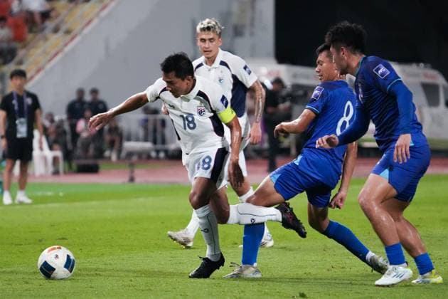 Thailand Vs Chinese Taipei in Bangkok - 09 Oct 2025 Chanathip Songkrasin 18 of Thailand and Tsai Meng-Cheng 8 of Chinese Taipei seen in action during the Asian Cup 2027 Qualifiers Group D Match between Thailand and Chinese Taipei at Rajamangala National stadium. Final score; Thailand 2 : 0 Chinese Taipei. Bangkok Thailand Copyright: xPeeraponxBoonyakiatx xSOPAxImagesx THvCHTP-6