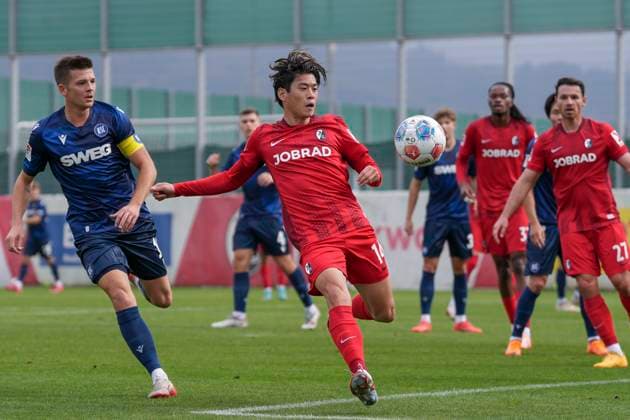 Yuito Suzuki SC Freiburg, 14 on the ball , Soccer, Test match, SC Freiburg vs Karlsruher SC, 09 10 2025, Test match, Europa Park Stadion, Freiburg, Germany Freiburg Europa Park Stadion Baden Wuerttemberg Germany Copyright: xArnexAmbergx