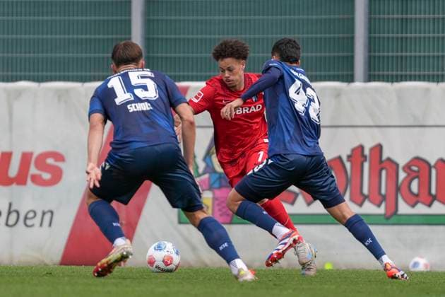Derry Scherhant SC Freiburg, 07 on the ball , Football, Test match, SC Freiburg vs Karlsruher SC, 09 10 2025, Test match, Europa Park Stadion, Freiburg, Germany Freiburg Europa Park Stadion Baden Wuerttemberg Germany Copyright: xArnexAmbergx
