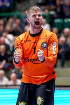 09 10 2025, Handball, HBL, Bergischer HC HSG Wetzlar, Unihalle Wuppertal Goalkeeper Christopher Rudeck BHC 01 cheering after the parade North Rhine-Westphalia Germany
