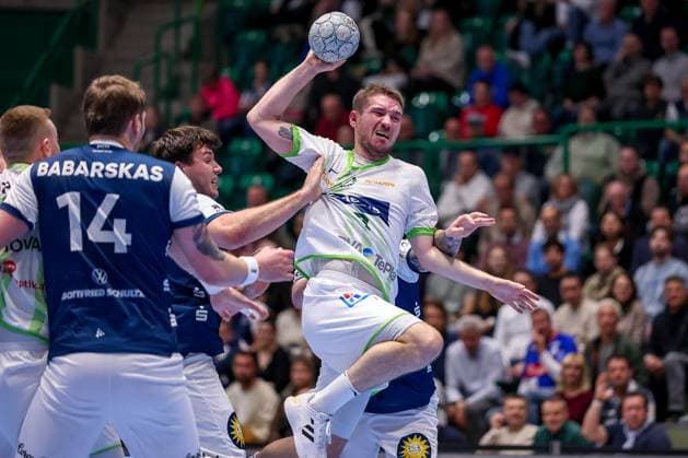09 10 2025, Handball, HBL, Bergischer HC HSG Wetzlar, Unihalle Wuppertal Dominik Mappes HSG Wetzlar 07 throwing on goal North Rhine-Westphalia Germany
