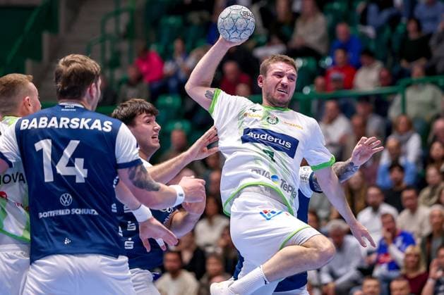 09 10 2025, Handball, HBL, Bergischer HC HSG Wetzlar, Unihalle Wuppertal Dominik Mappes HSG Wetzlar 07 throwing on goal North Rhine-Westphalia Germany
