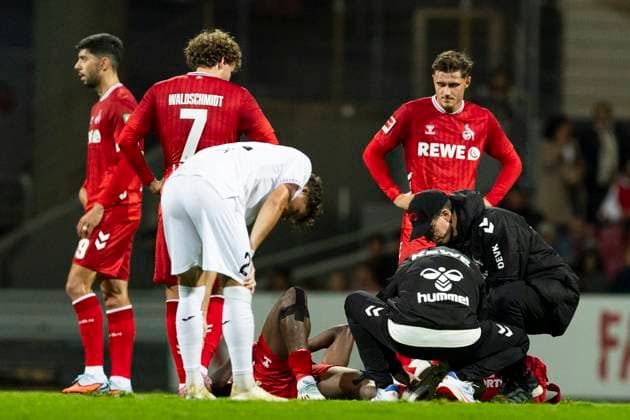 Cologne Cup 2025 09 10 2025 Ragnar Ache 1 FC Köln, 9 is treated at the Cologne Cup 2025 in the match 1 FC Köln vs Viktoria Köln on 09 10 2025 at the Südstadion in Cologne Copyright: xBEAUTIFULxSPORTS Meuselx