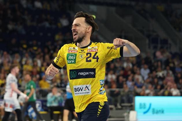 09 10 2025, xrekx, Handball Daikin HBL, Rhein Neckar Loewen Frisch AUF Göppingen v l Patrick Groetzki Rhein Necker Loewen celebrates his goal DFL DFB REGULATIONS PROHIBIT ANY USE OF PHOTOGRAPHS as IMAGE SEQUENCES and or QUASI VIDEO Mannheim