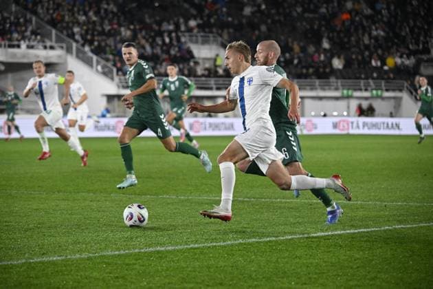 16 Topi Keskinen of Finland and 6 Modestas Vorobjovas of Lithuania fights for the ball during the 2026 FIFA World Cup, WM, Weltmeisterschaft, Fussball qualification UEFA Group G football match Finland vs Lithuania in Helsinki, Finland on October 9, 2025. Helsinki Finland LKFTJK20251009205634PYWU  Copyright: xMarkkuxUlanderx LKFTJK20251009205634PYWU
