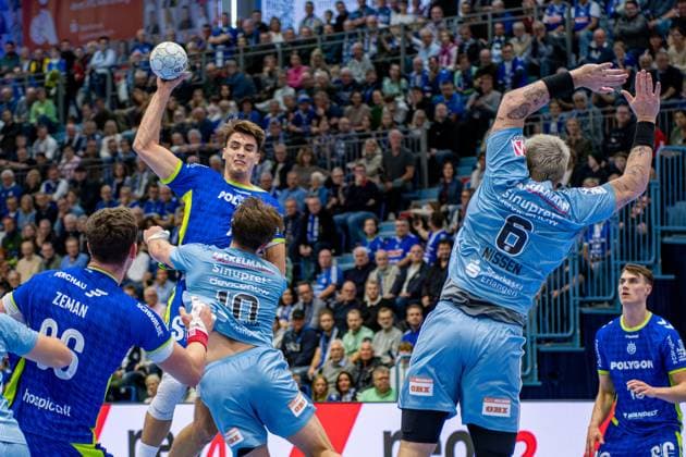 Daikin Handball Bundesliga, VfL Gummersbach HC Erlangen 09 10 2025 ät pán Zeman VfL Gummersbach, 66 , Florian Scheerer HC Erlangen 10 , Julian Köster VfL Gummersbach, 7 , Marek Nissen HC Erlangen 6 , Daikin Handball Bundesliga, VfL Gummersbach HC Erlangen 09 10 2025 Copyright: xBEAUTIFULxSPORTS Erlhofx