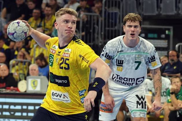 09 10 2025, xrekx, Handball Daikin HBL, Rhein Neckar Loewen Frisch AUF Göppingen v l Haukur Thrastarson Rhein Necker Loewen Victor Klöve Kloeve FRISCH AUF Goeppingen DFL DFB REGULATIONS PROHIBIT ANY USE OF PHOTOGRAPHS as IMAGE SEQUENCES and or QUASI VIDEO Mannheim