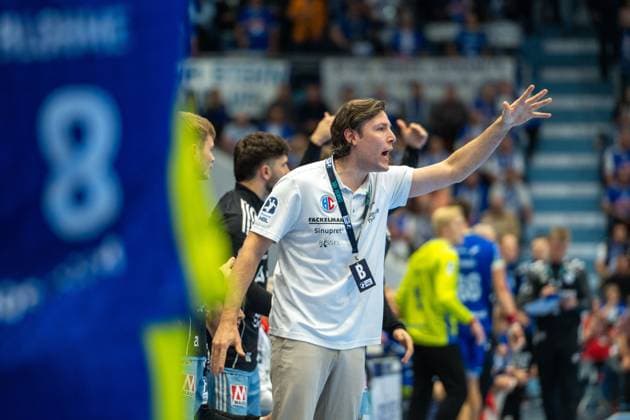 Johannes Sellin, Head Coach, HC Erlangen ,VfL Gummersbach vs HC Erlangen, Daikin Handball Bundesliga, Men , Matchday 8, 09 10 2025 Gummersbach NRW Germany Copyright: xkolbert-press MartinxWdziecznyx
