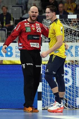 09 10 2025, xrekx, Handball Daikin HBL, Rhein Neckar Loewen Frisch AUF Göppingen v l Mike Jensen Rhein Neckar Loewen Robert Timmermeister Rhein Neckar Loewen jubeln DFL DFB REGULATIONS PROHIBIT ANY USE OF PHOTOGRAPHS as IMAGE SEQUENCES and or QUASI VIDEO Mannheim